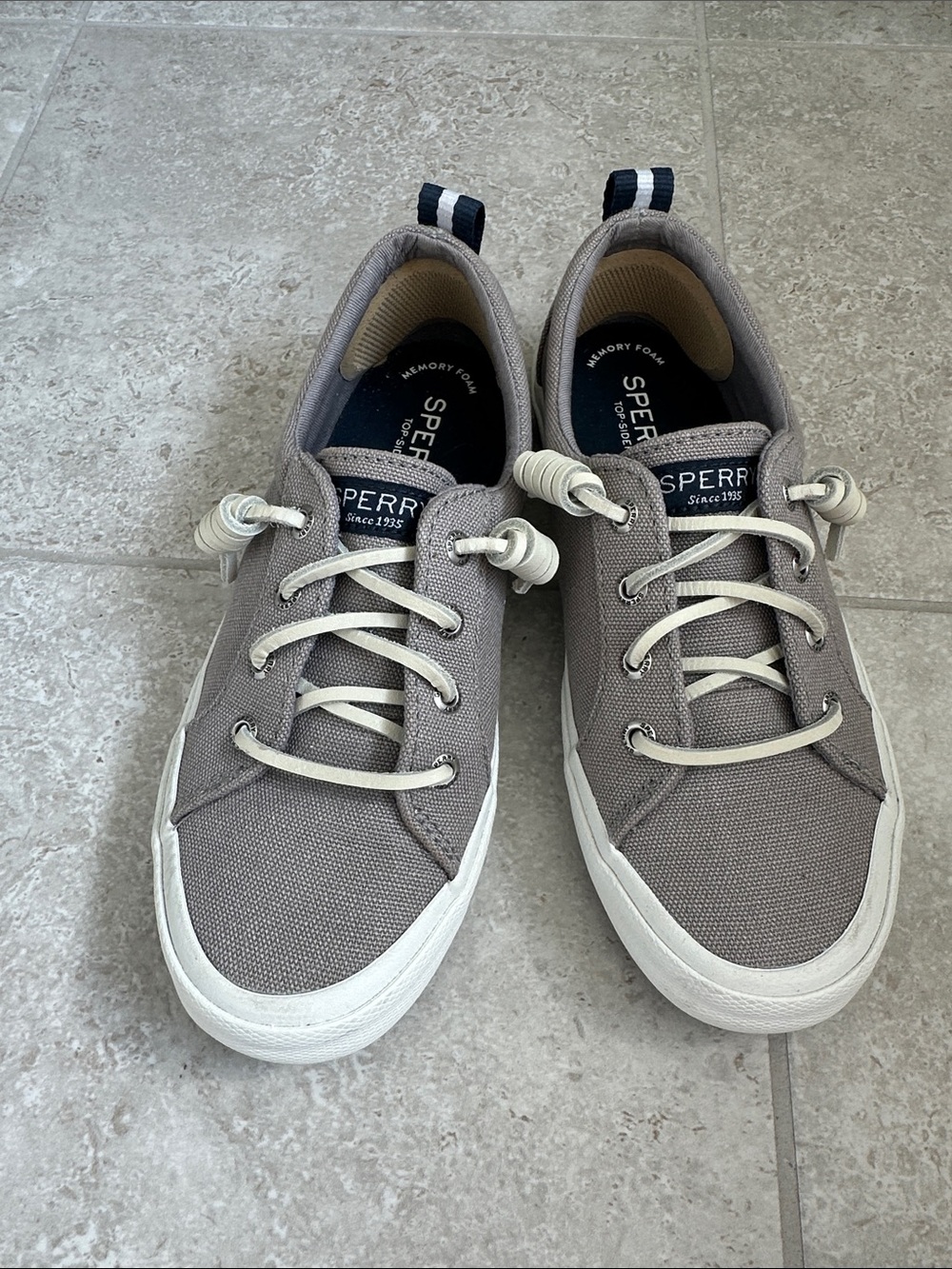 Sperry Women’s Canvas Boat Sneakers in Gray, new never worn size 6